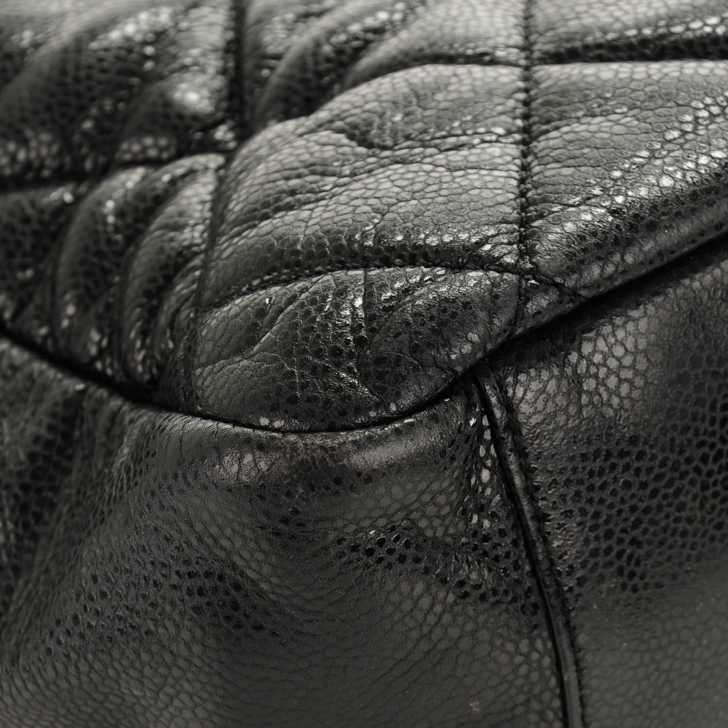 Caviar Quilted Stretch Spirit Messenger Bag Black
