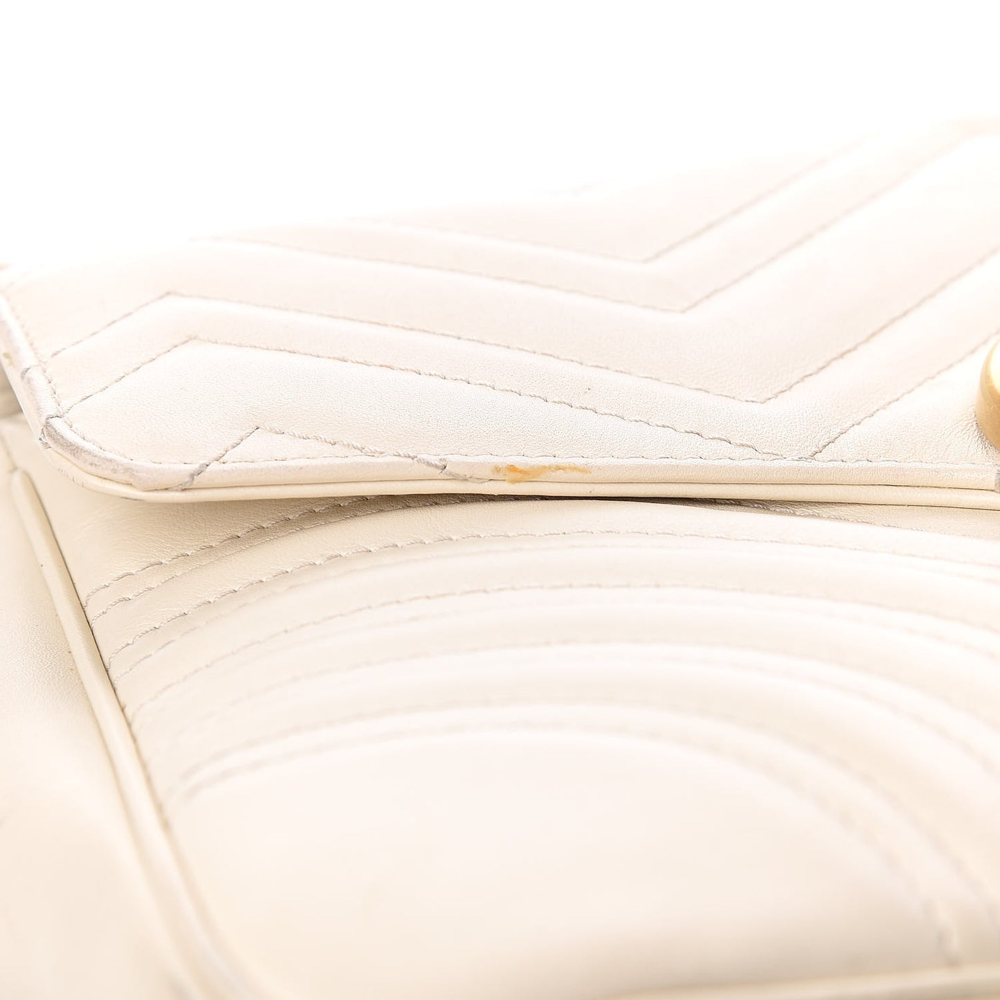 Calfskin Matelasse Medium GG Marmont Shoulder Bag White