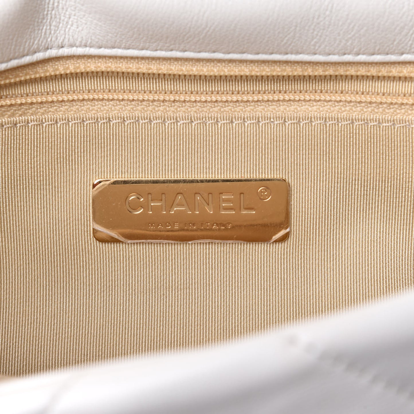 Lambskin Quilted Medium Chanel 19 Flap White