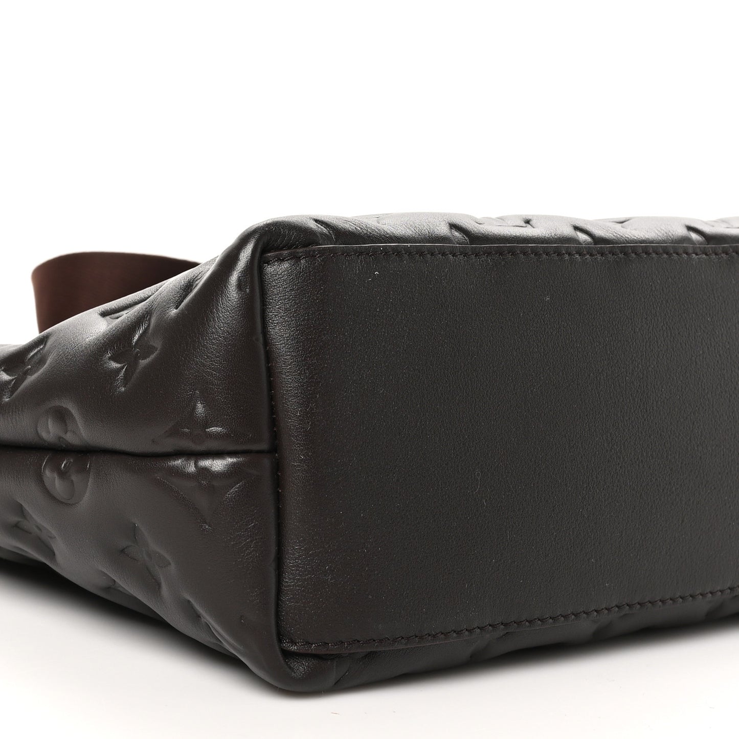 Lambskin Embossed Monogram Coussin Hobo MM Chocolat