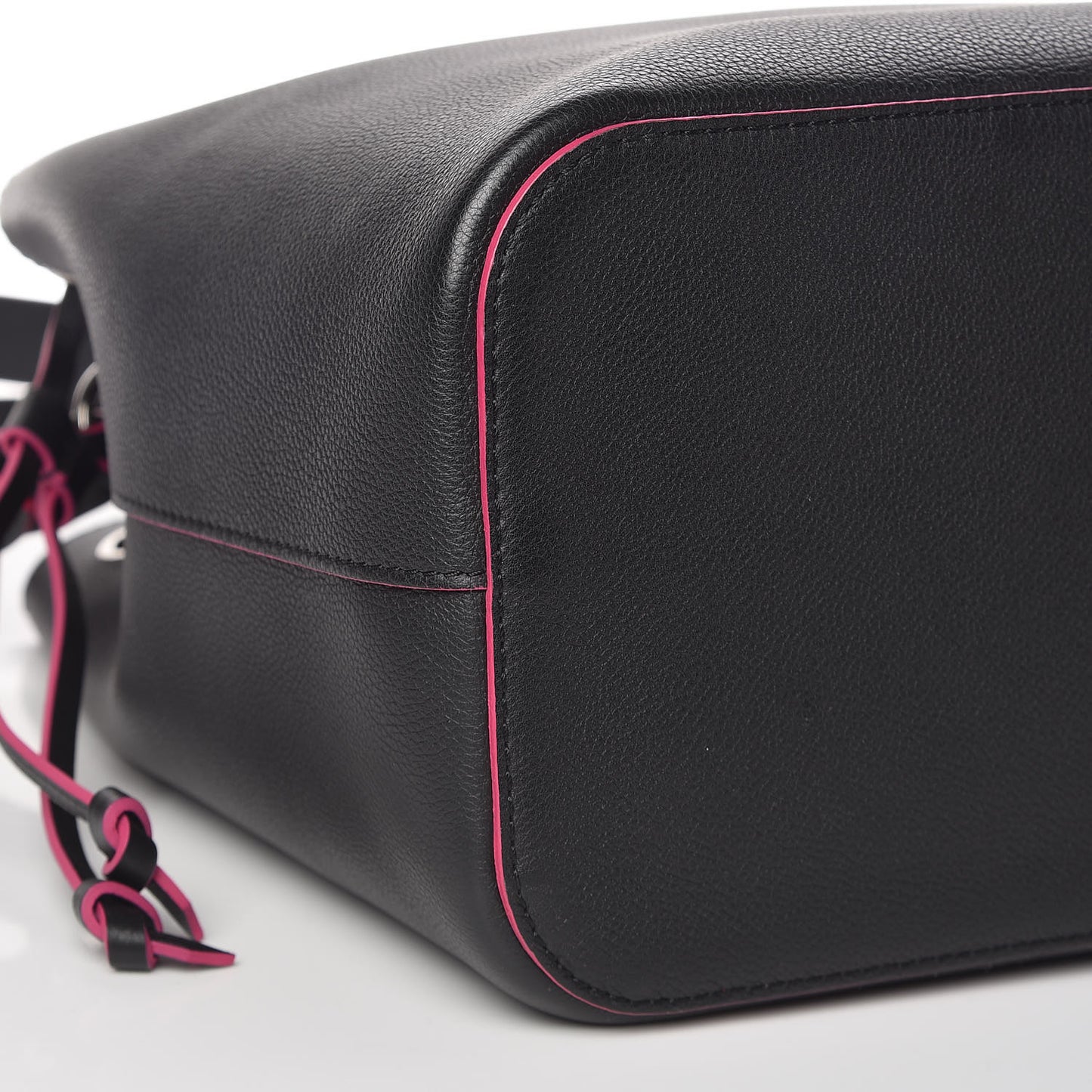 Calfskin Lockme Bucket Black