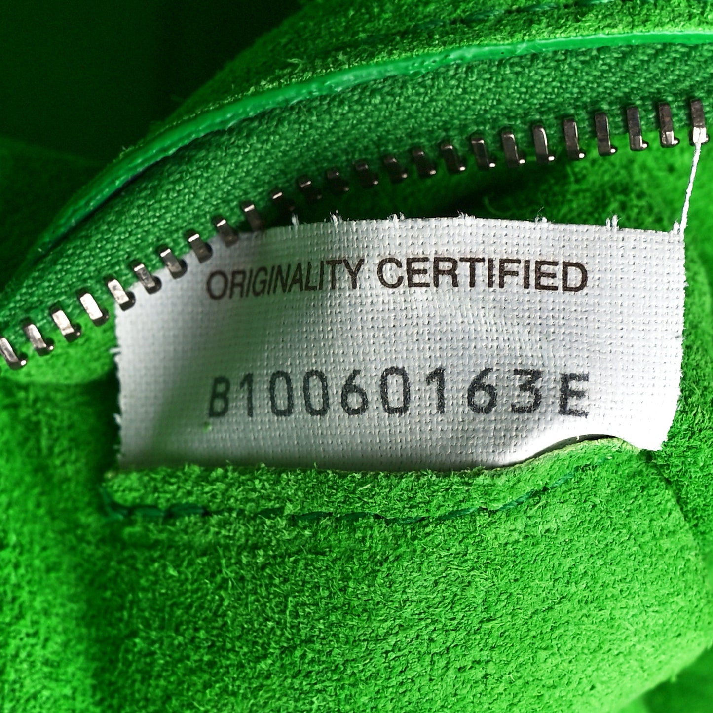 Grained Calfskin Maxi Intrecciato Cassette Crossbody Bag Pistachio