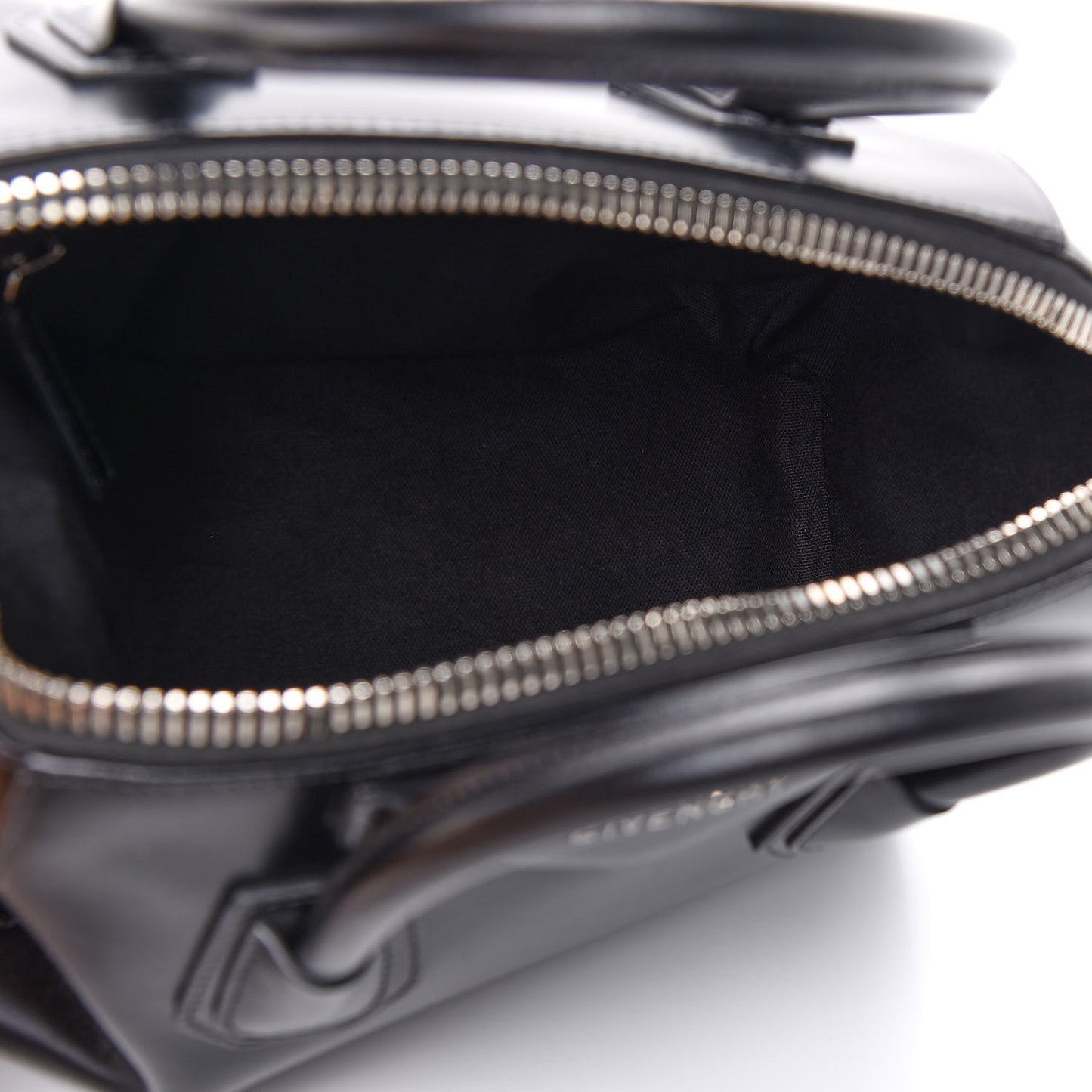 Shiny Lord Calfskin Small Antigona Black