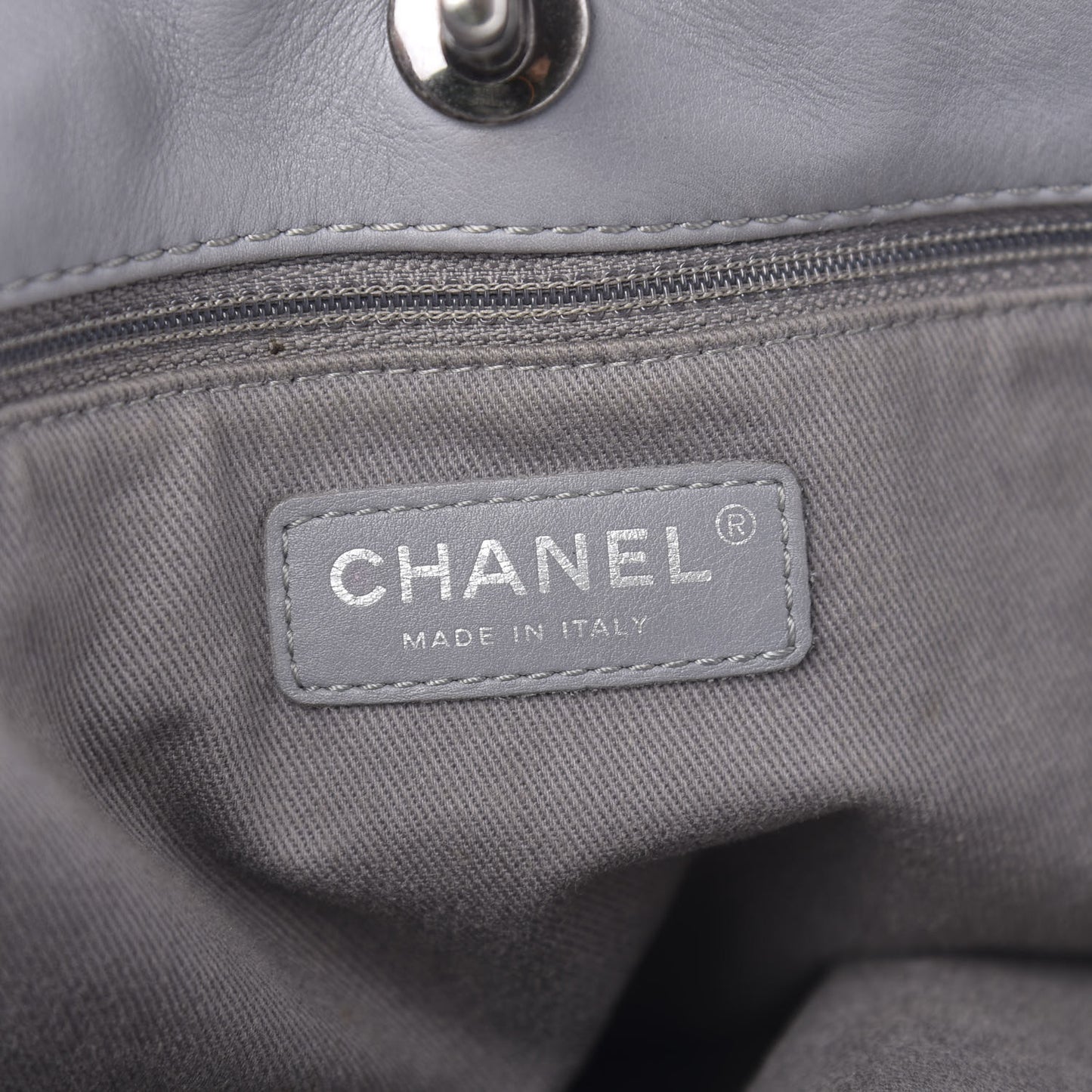 Calfskin Quilted Large Shopping In Chains Tote Light Grey