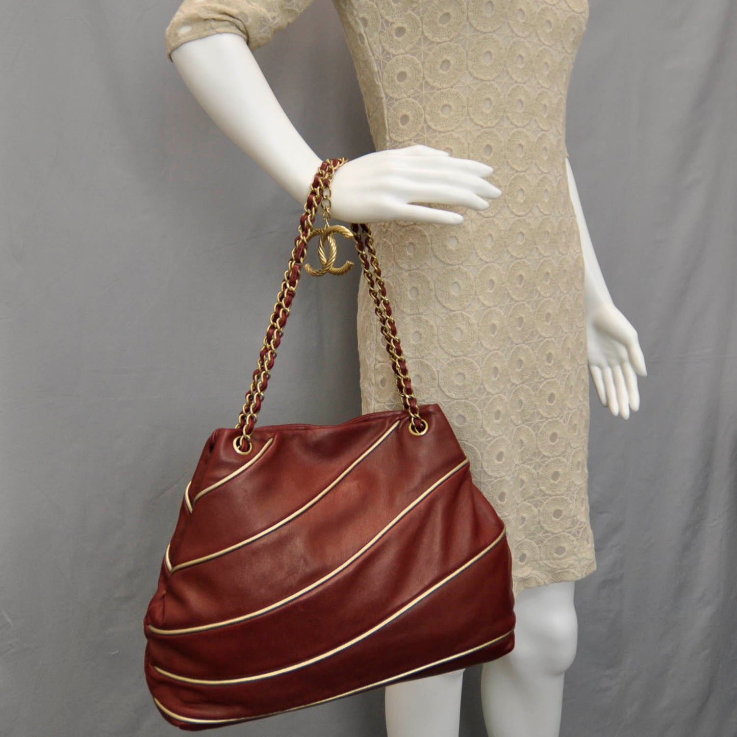 Lambskin Constructivism Tote Red