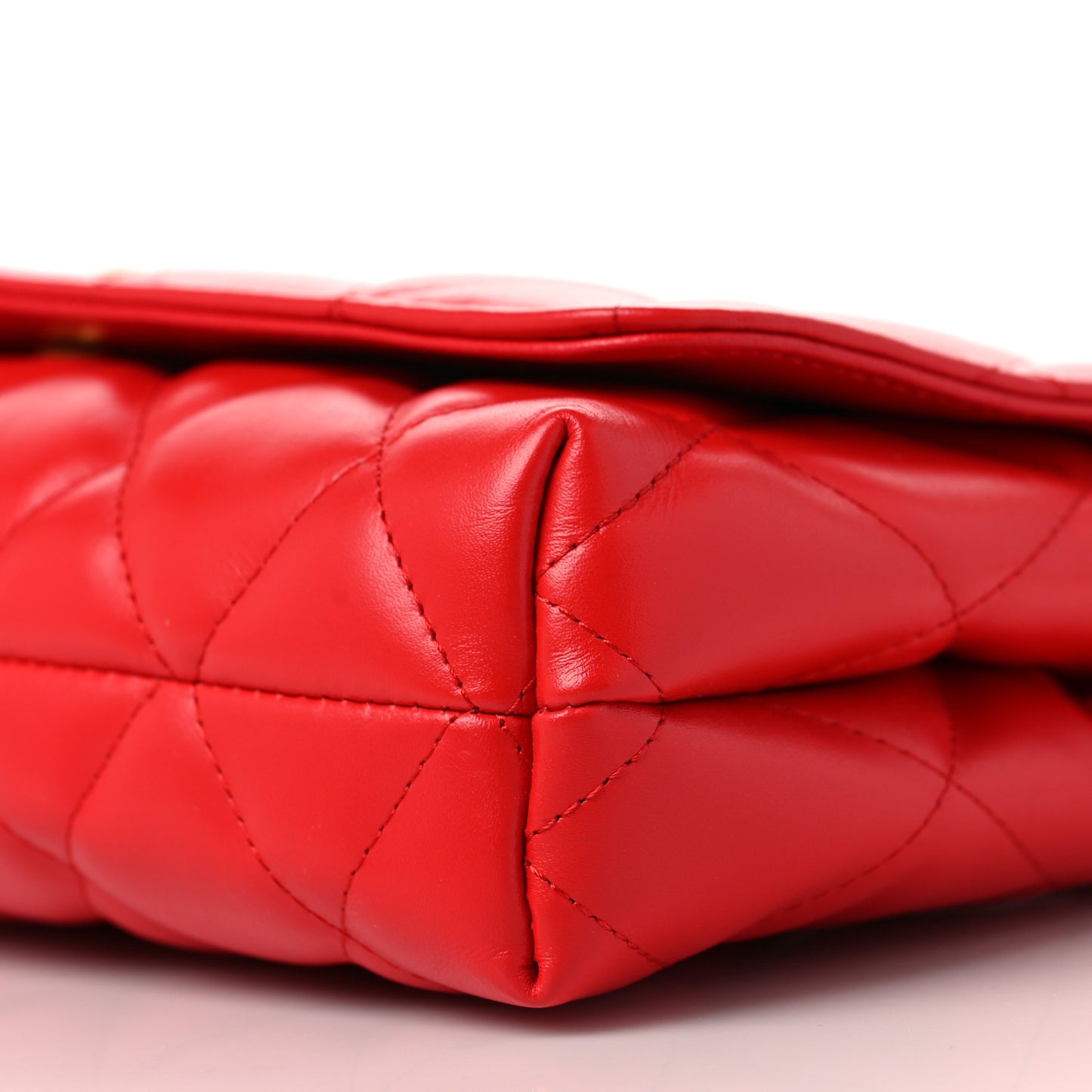 Nappa Calfskin Quilted Medium Touch B Shoulder Bag Bright Red