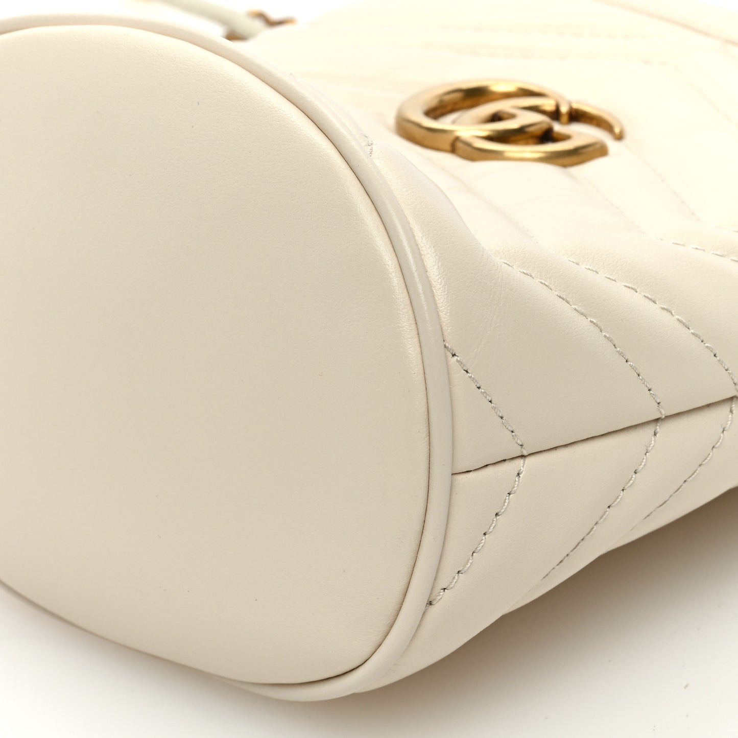 Calfskin Matelasse Mini GG Marmont 2.0 Bucket Bag White