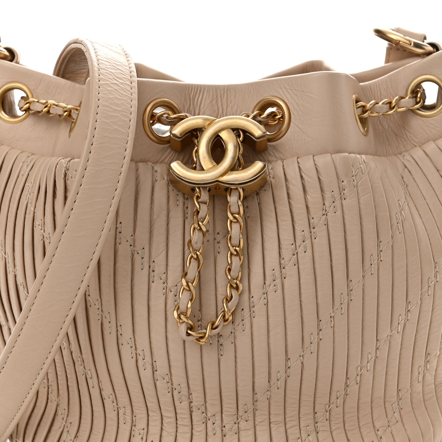 CHANELCrumpled Calfskin Coco Pleats Small Drawstring Bag Beige