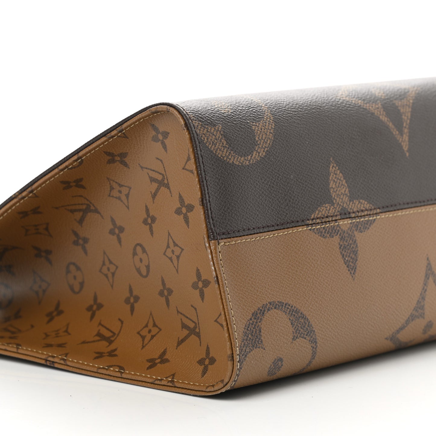 Reverse Monogram Giant Onthego MM