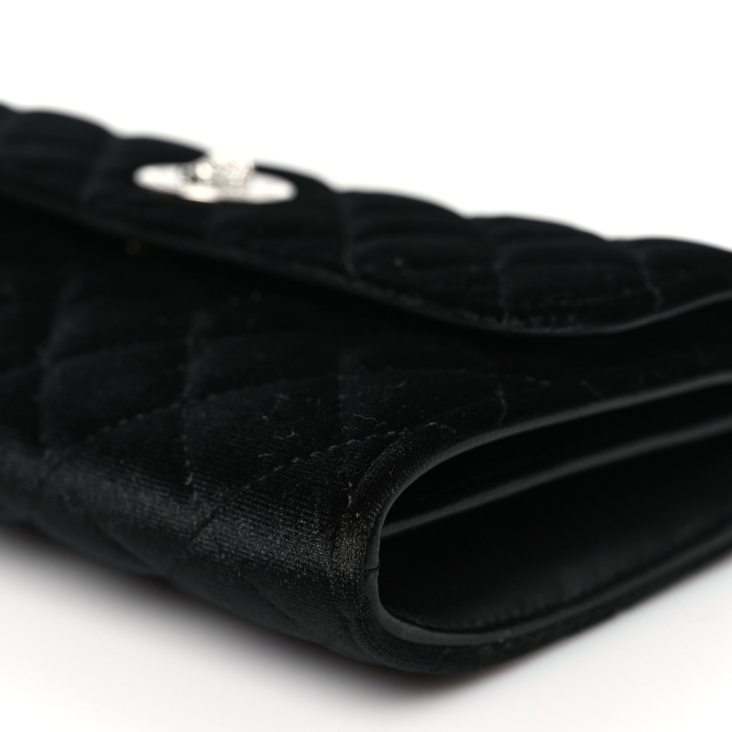 Velvet Quilted Medusa Wallet On Chain Black