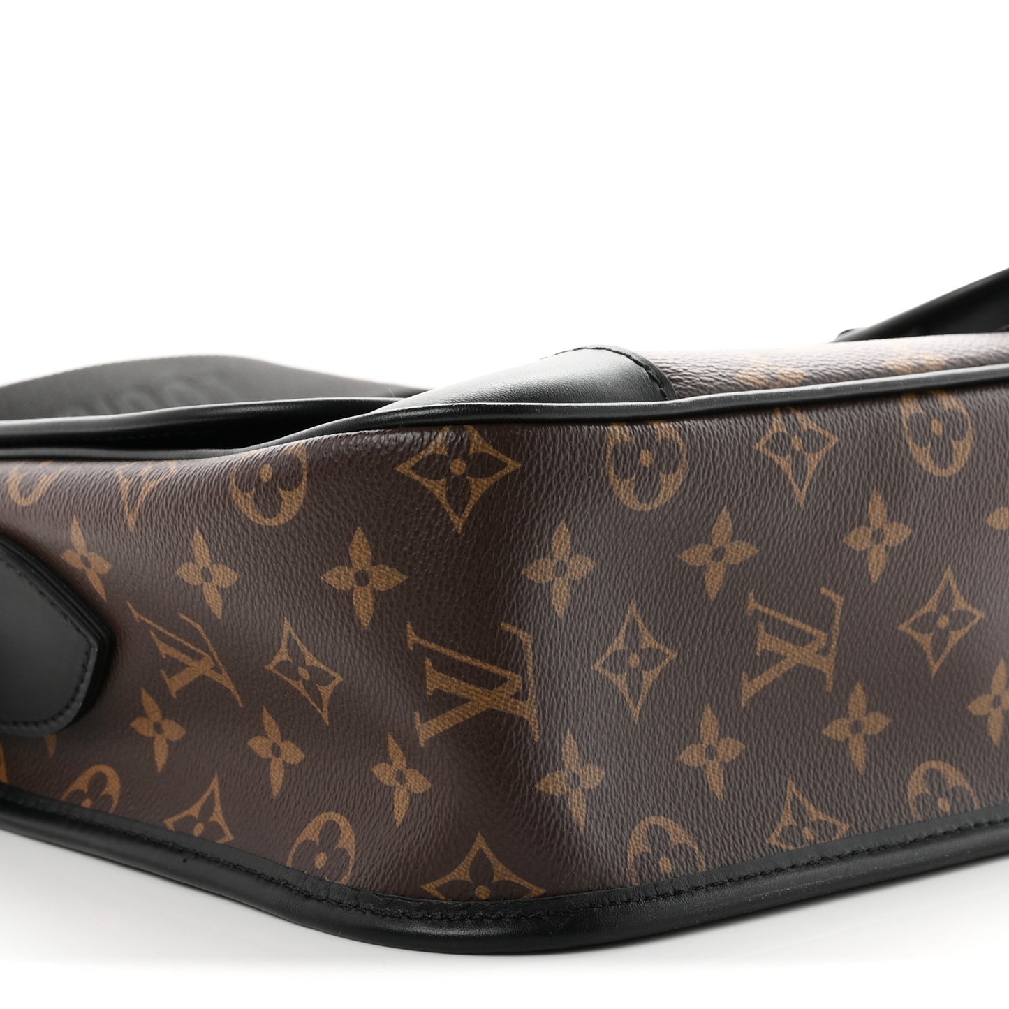 Monogram Macassar Archy Messenger GM