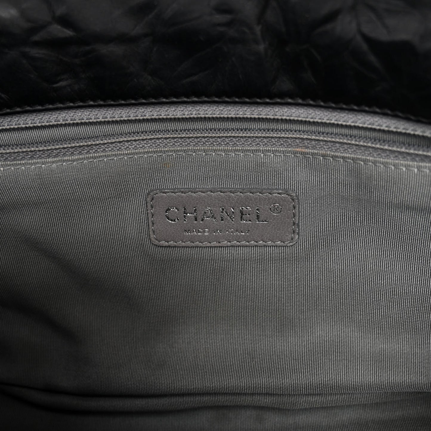 Calfskin Medium Ultra Stitch Flap Black