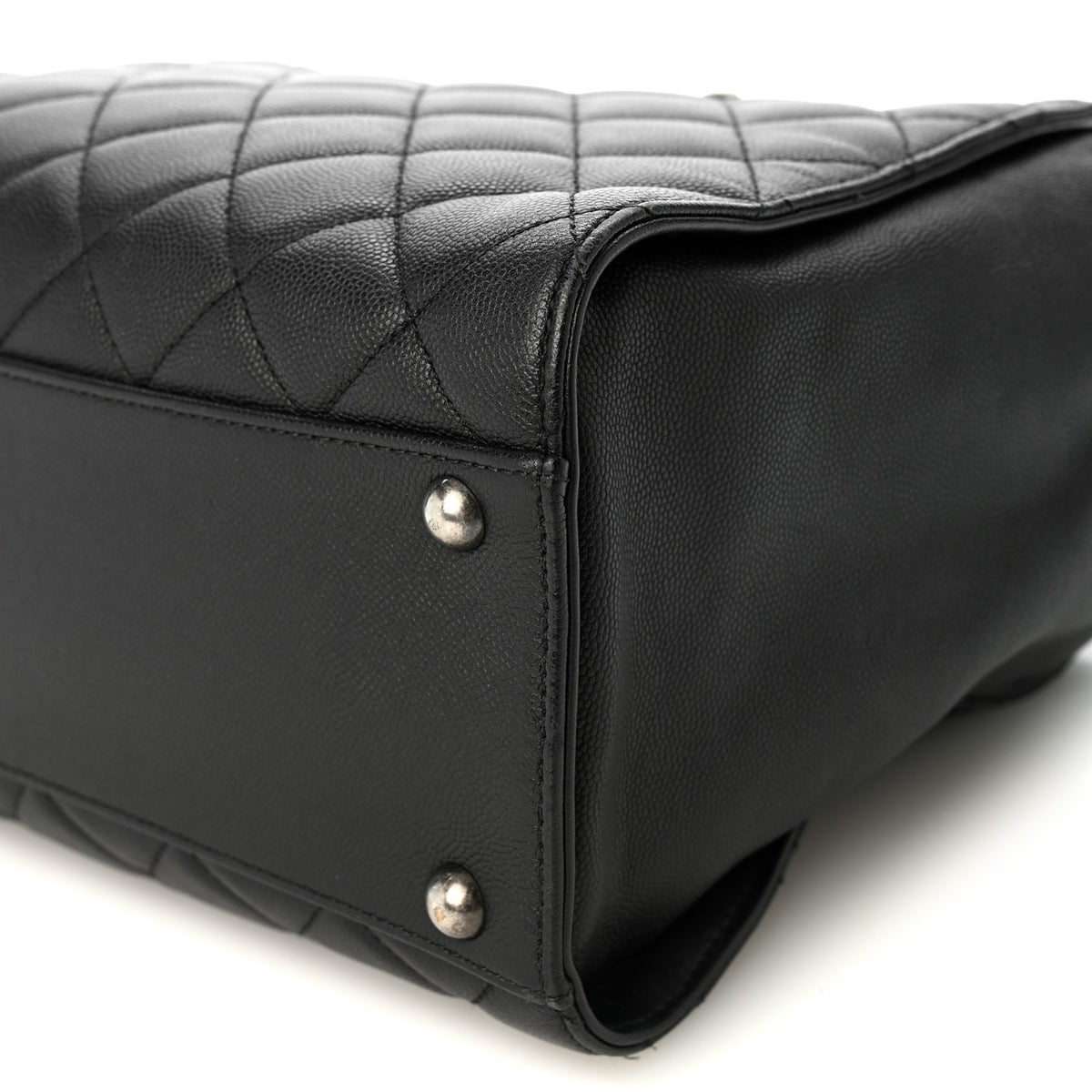 Caviar Quilted Medium CC Bucket Bag Black