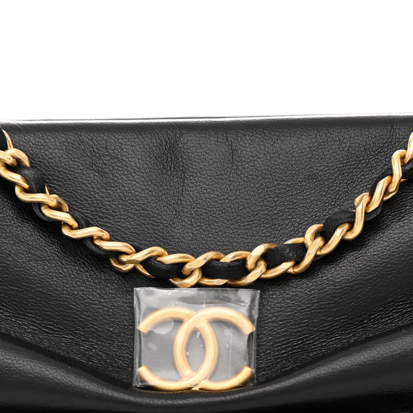 Shiny Lambskin Pearl Clutch With Chain Black