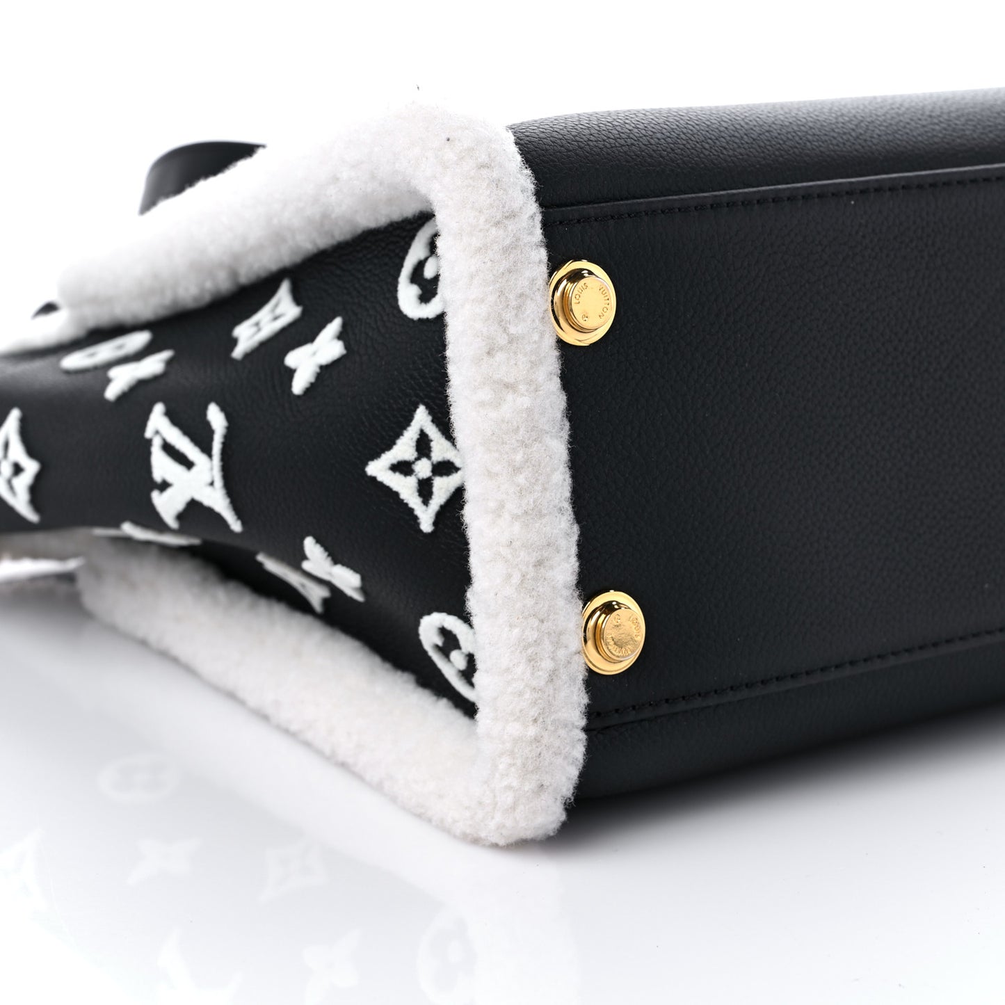 Grained Calfskin Shearling On My Side MM Black