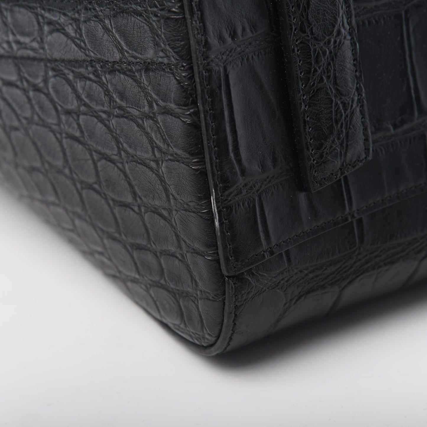 Calfskin Crocodile Embossed 3D Stud Medium Antigona Black