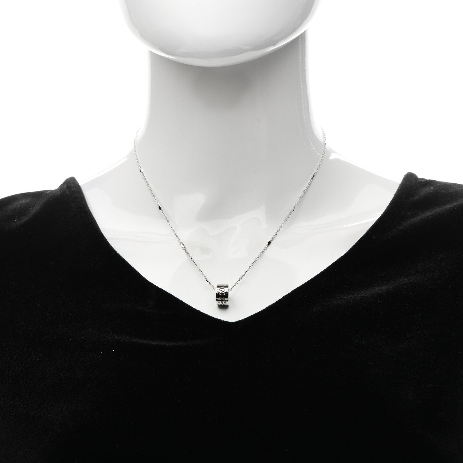 Gucci 18K White Gold Enamel Icon Twirl Pendant Necklace 2 of 6