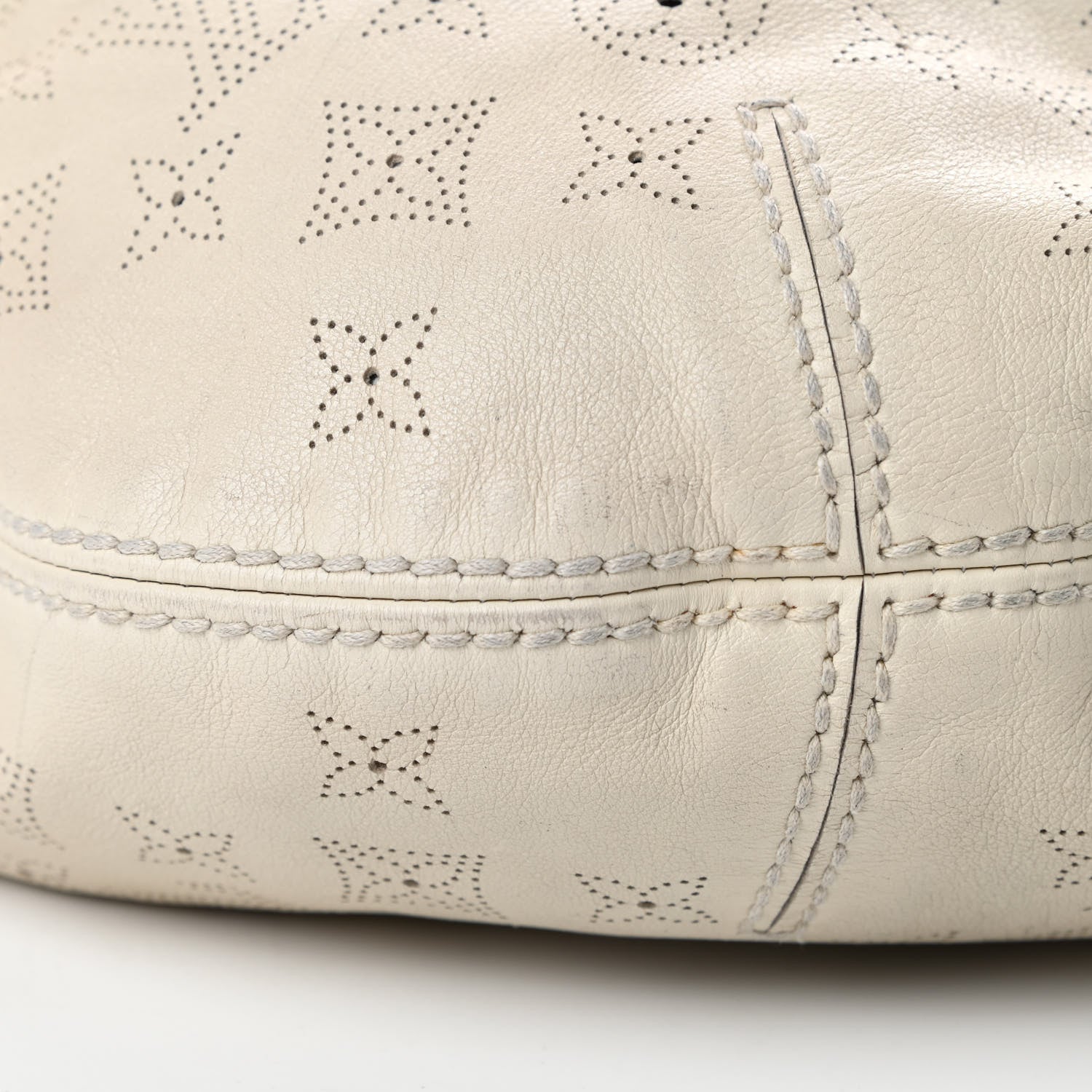 Louis Vuitton Mahina Onatah GM White 9 of 14