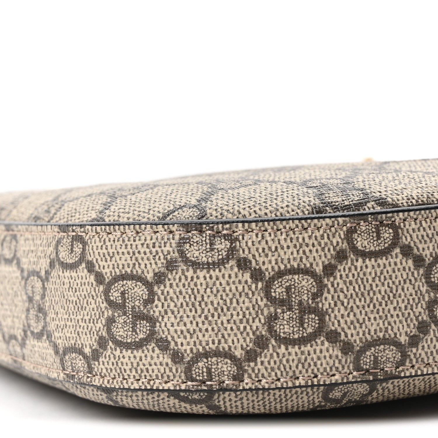【レアカラー】GUCCI GGパターン ボディバッグ グッチ】初夏に大人が買うべき新作小物5選。GGパターンのバックパック