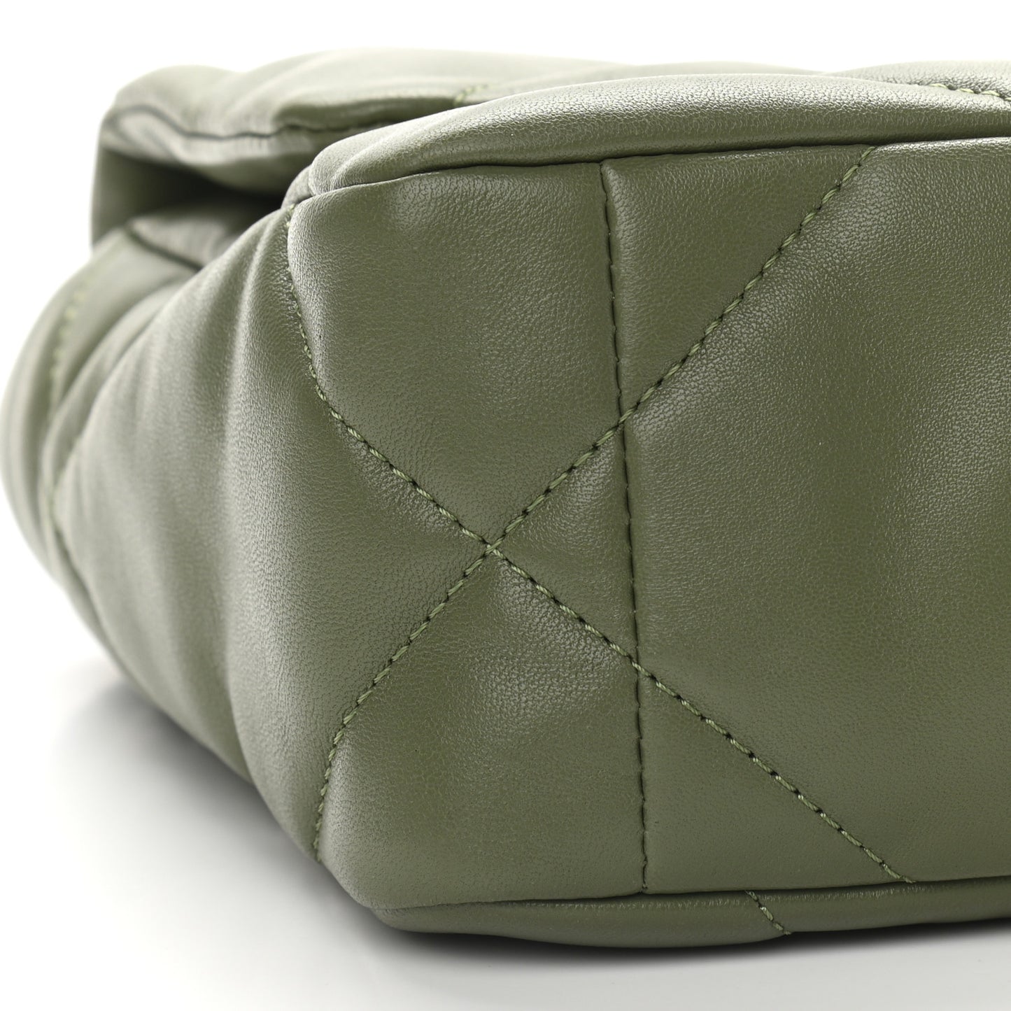 Lambskin Quilted Medium Chanel 19 Flap Green
