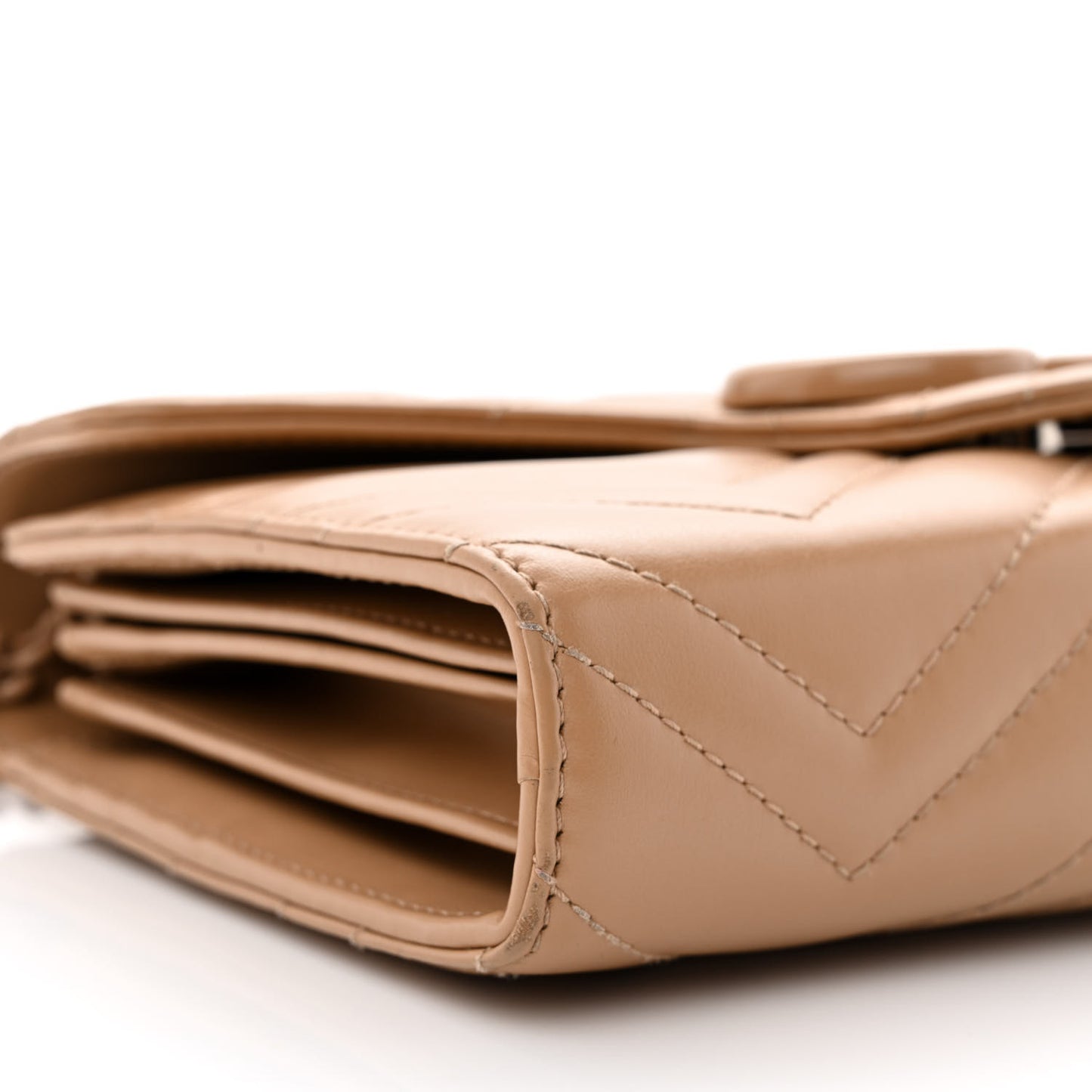 Calfskin Matelasse Monochrome GG Marmont Chain Wallet Camelia