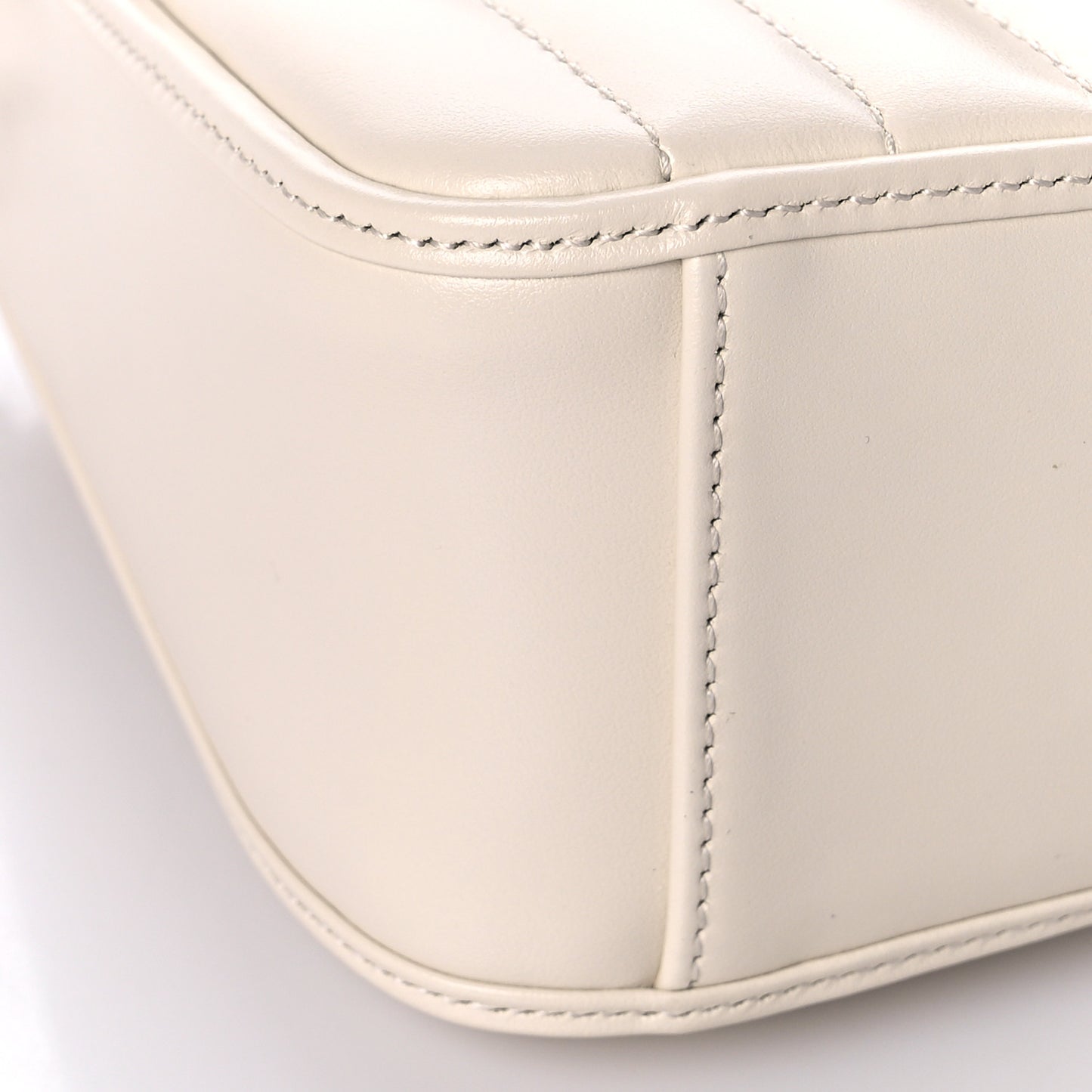 Calfskin Matelasse Aria Mini GG Marmont Top Handle Shoulder Bag Mystic White