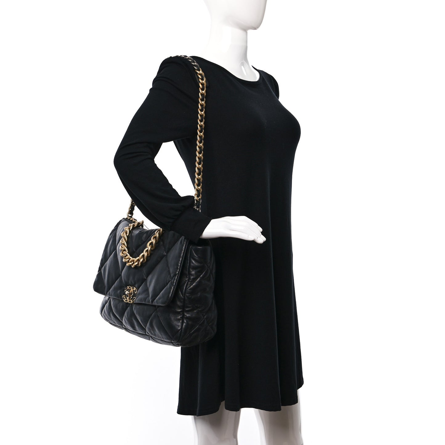 Lambskin Quilted Maxi Chanel 19 Flap Black