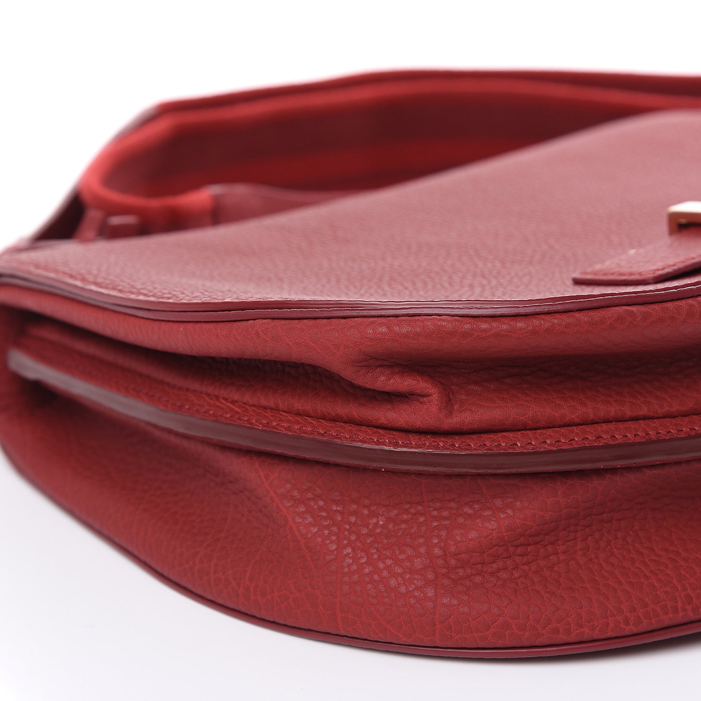 Crispy Calfskin Le Mutin Saddle Bag Rouge
