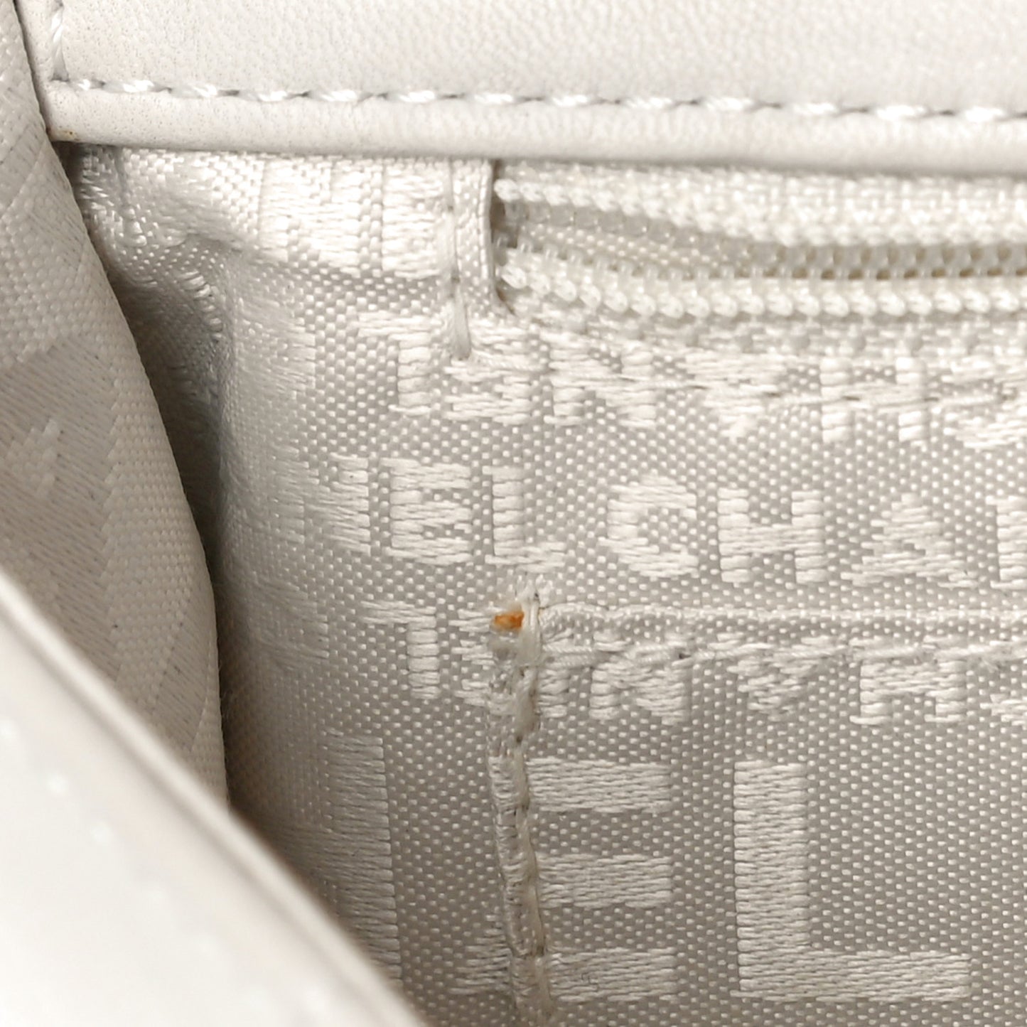 Lambskin Chocolate Bar 5 Chain Flap White