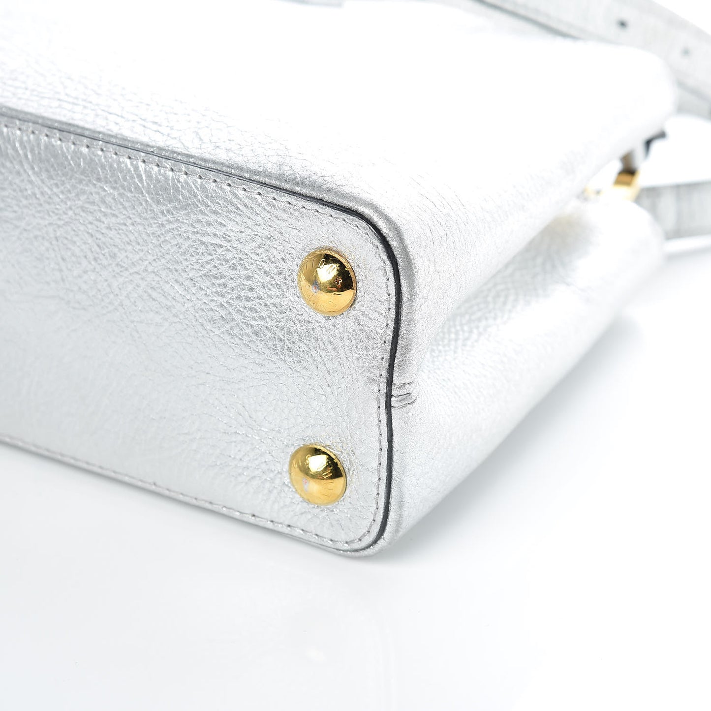 Metallic Taurillon Capucines BB Silver