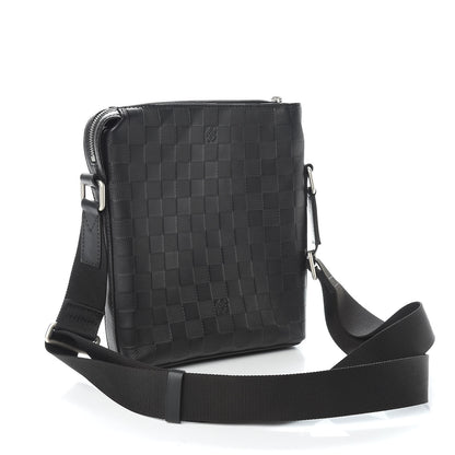 Louis Vuitton Damier Infini Discovery Messenger BB Onyx 3 of 11