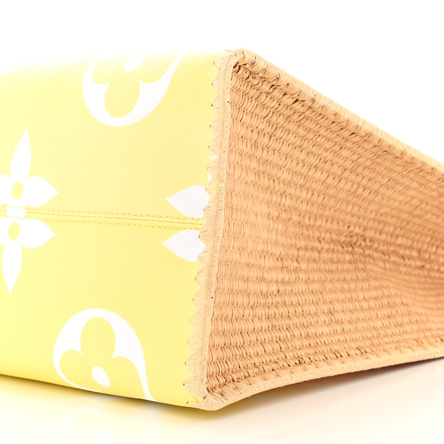 Louis Vuitton Monogram Giant By The Pool Miami Onthego GM Light Pink 9 of 9