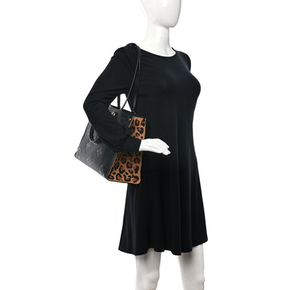 Louis Vuitton Empreinte Monogram Giant Wild At Heart Onthego MM Black 2 of 8