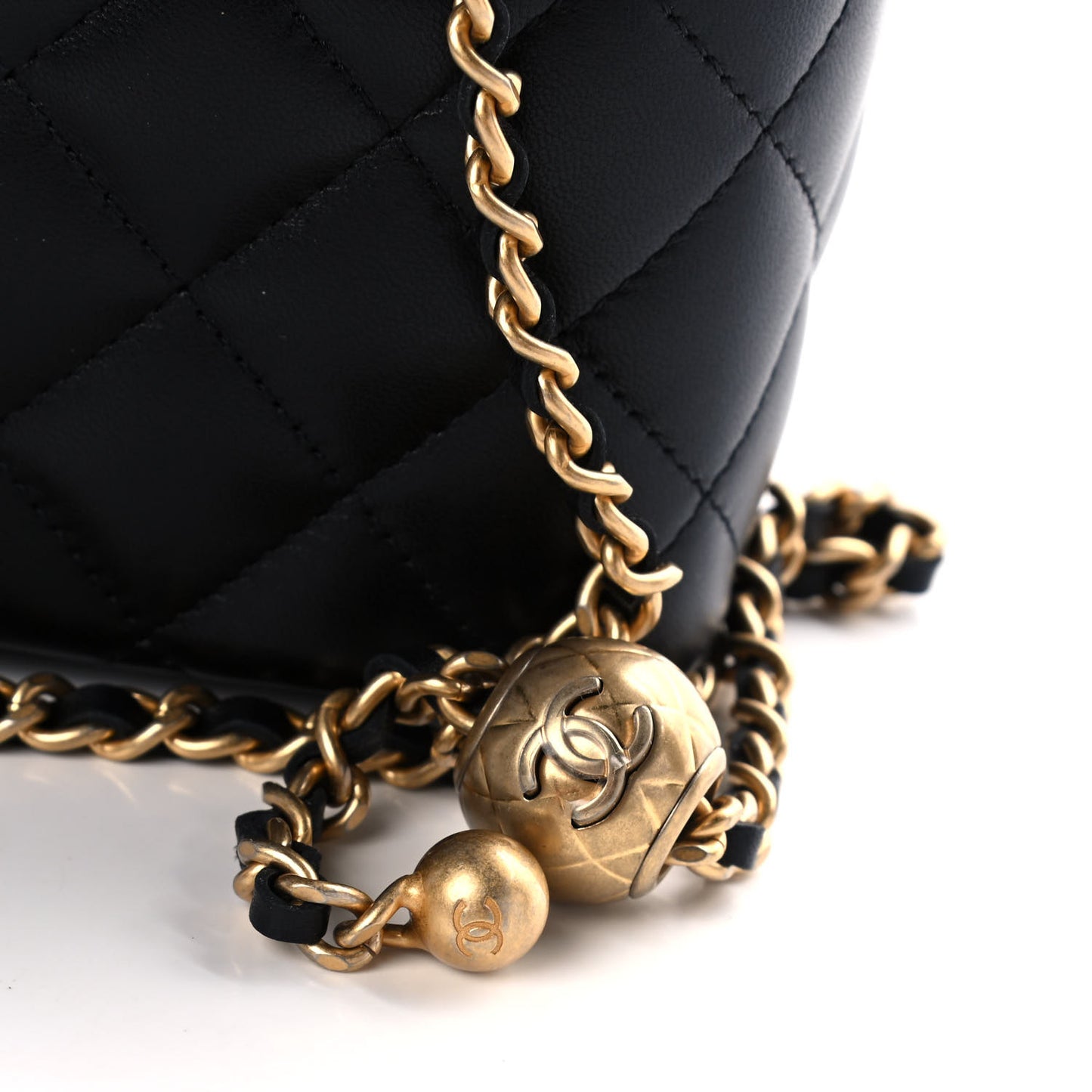 Lambskin Quilted Pearl Crush Small Vanity Case With Chain Black