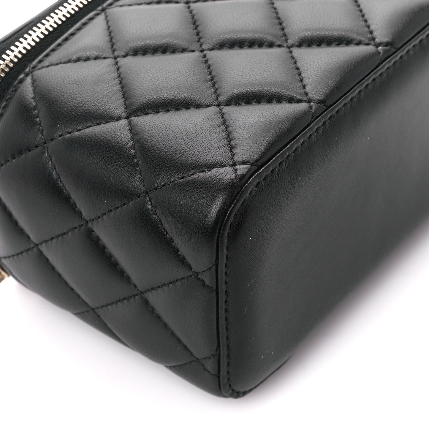 Lambskin Quilted Pearl Crush Small Vanity Case With Chain Black