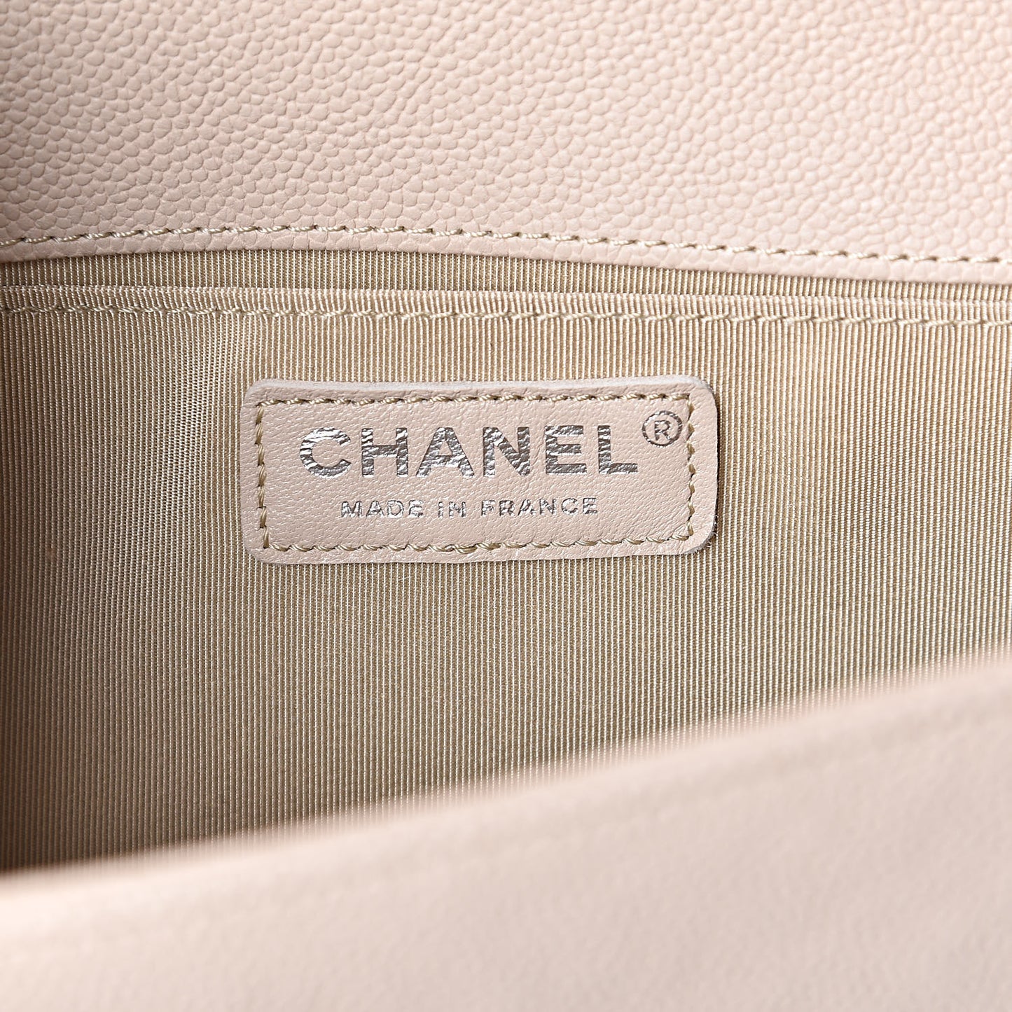 Caviar Quilted Medium Boy Flap Ivory