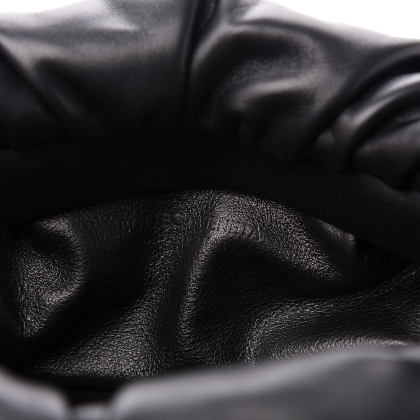Calfskin The Pouch Chain Black