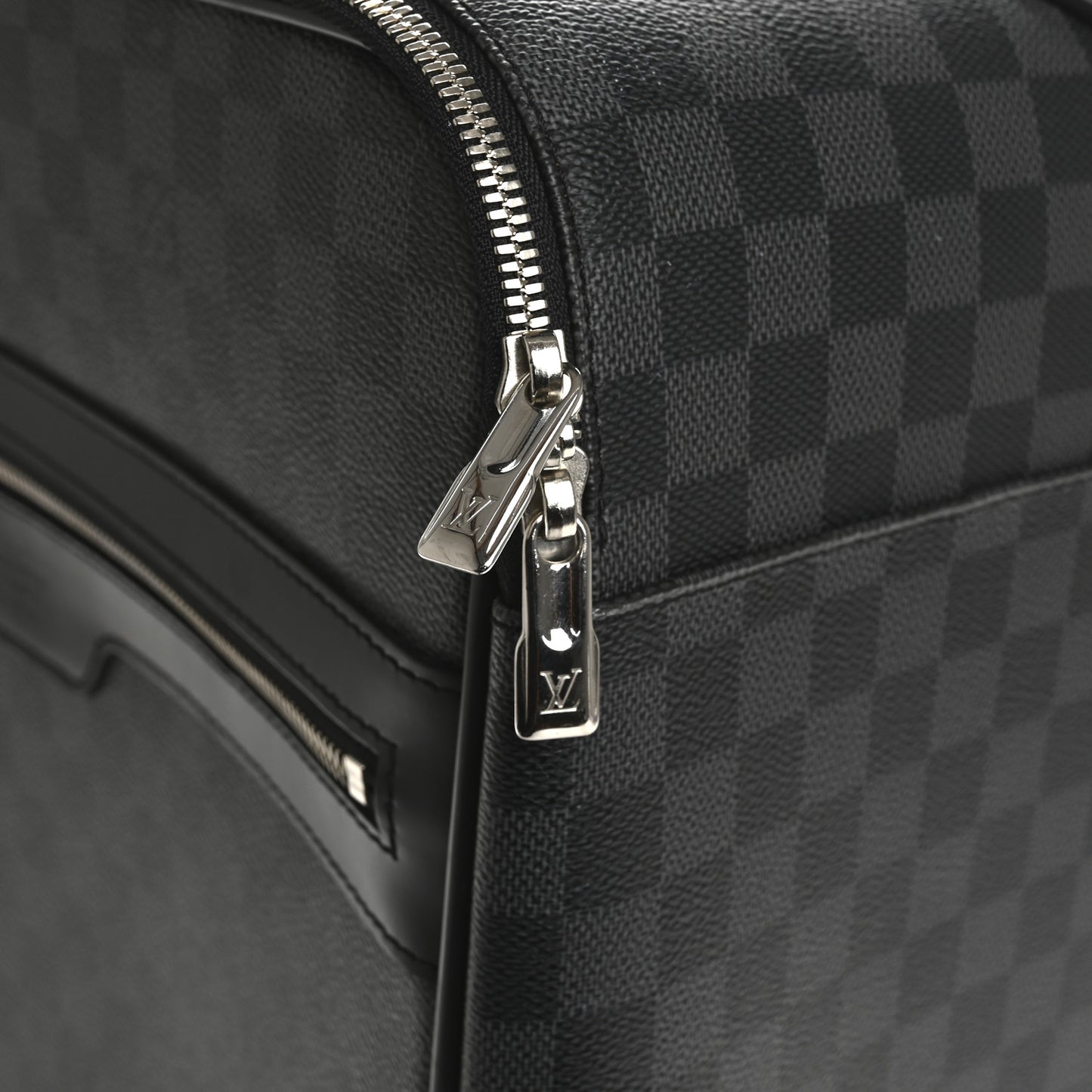 Damier Graphite Pegase 45
