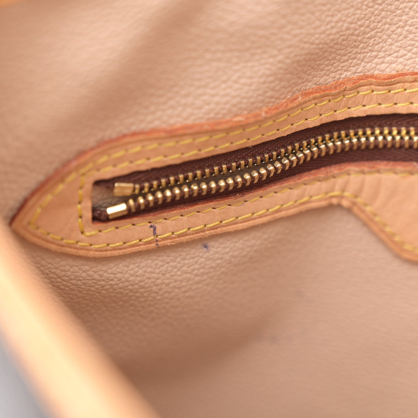 LOUIS VUITTON Monogram Petit Bucket 23