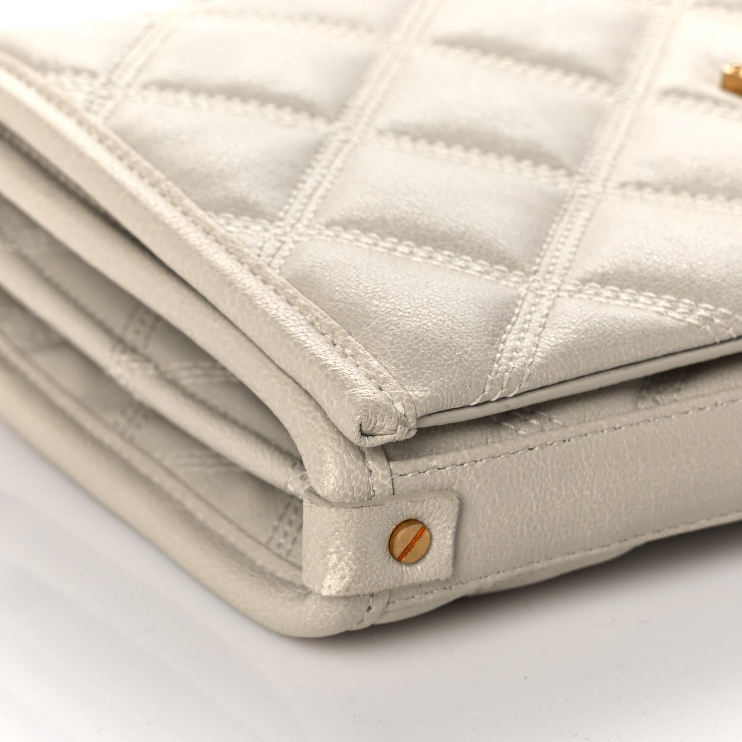 Lambskin Diamond Quilted Becky Chain Wallet Blanc Vintage