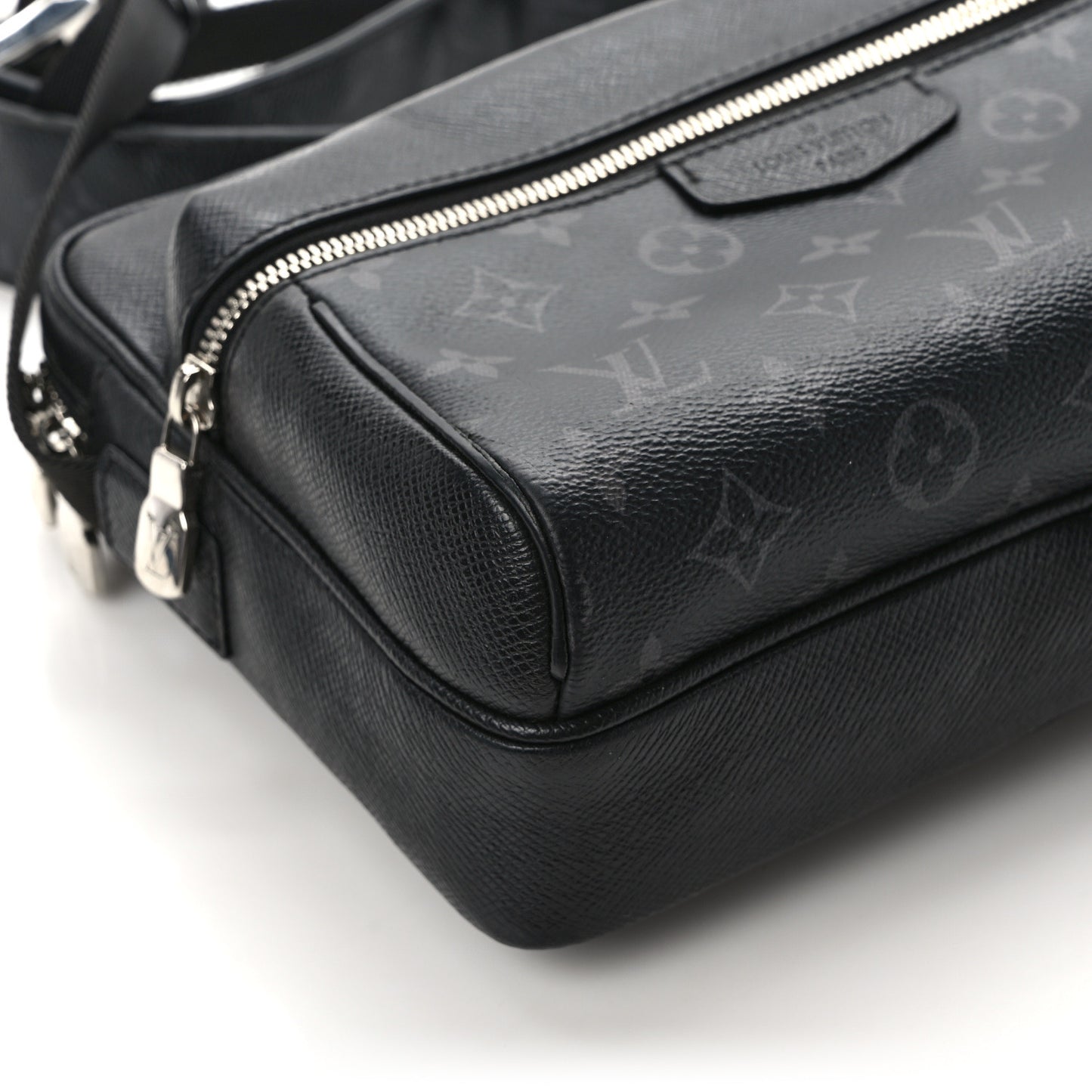 LOUIS VUITTON Taiga Monogram Eclipse Outdoor Messenger Black