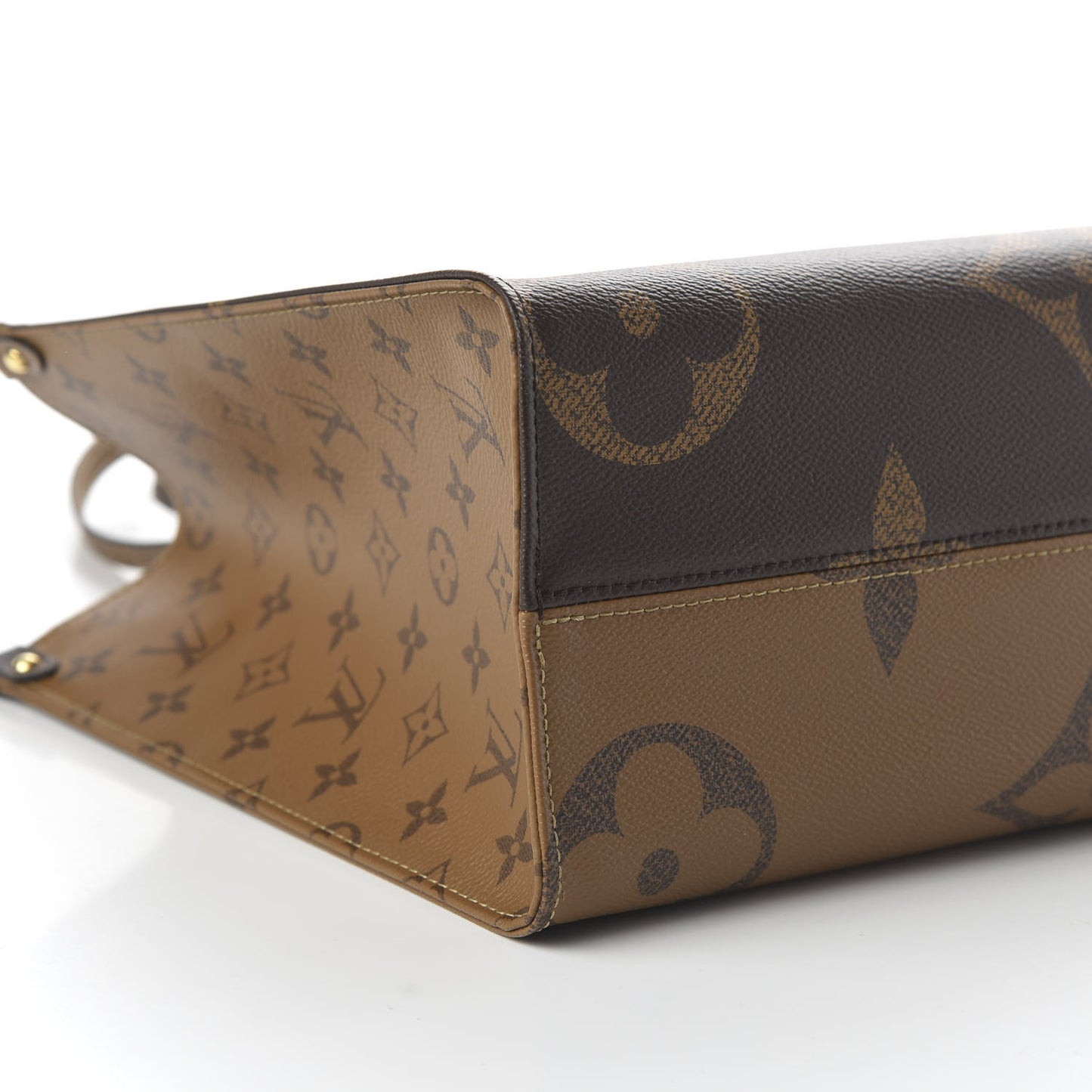 Reverse Monogram Giant Onthego MM