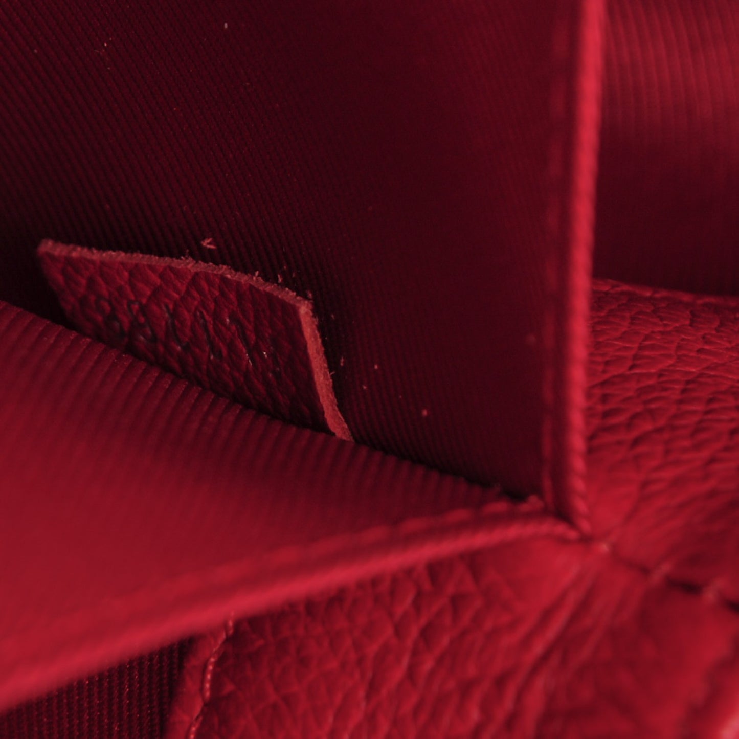 Calfskin Lock Me II Rubis