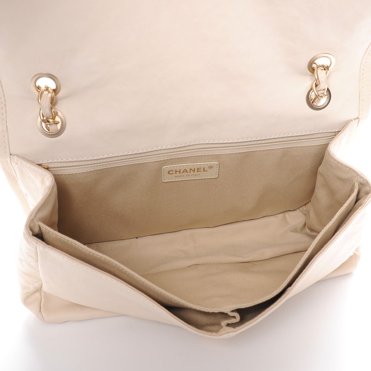 Calfskin Quilted Natural Beauty Flap Dark White