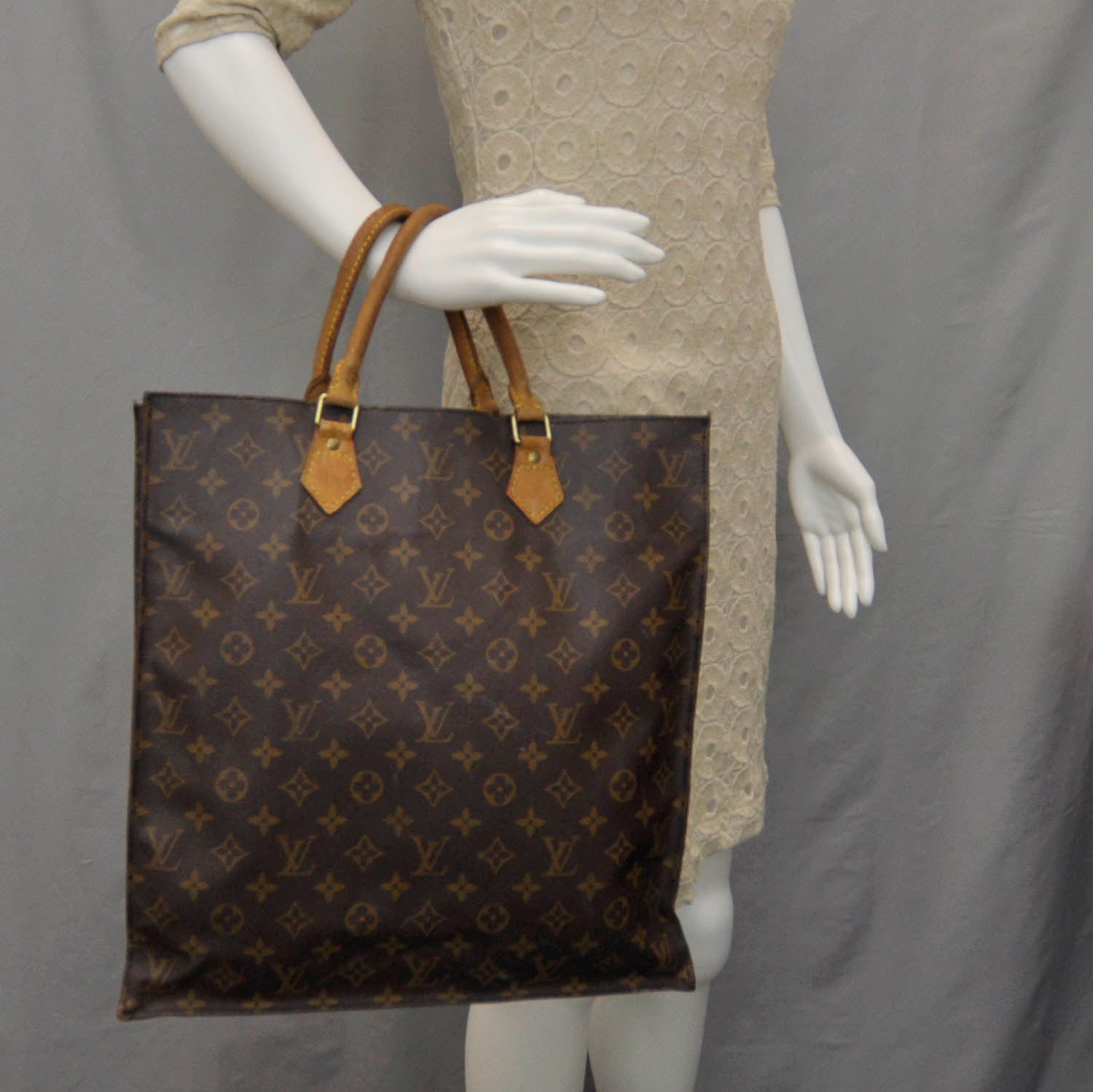 Louis Vuitton Monogram Sac Plat 2 of 7