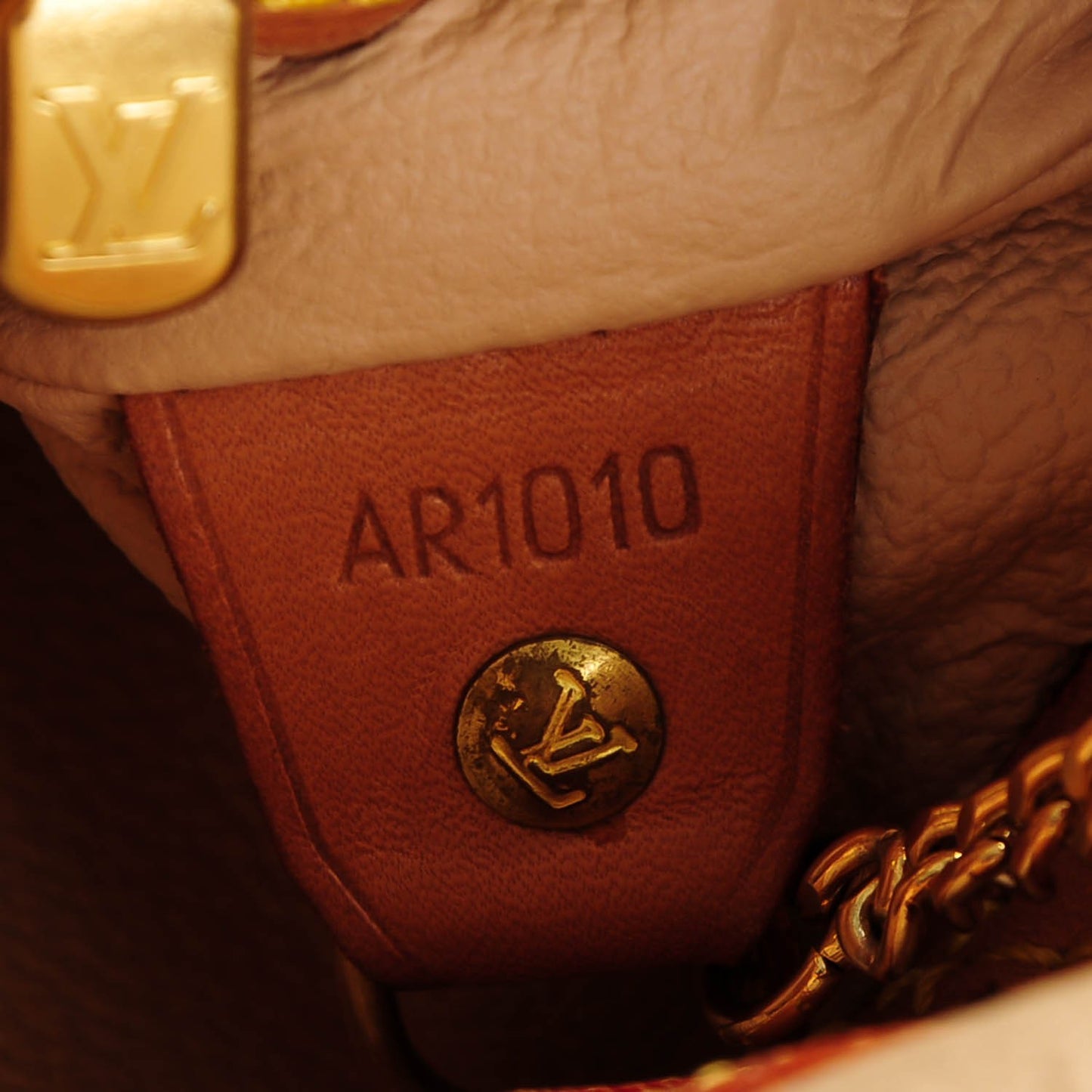 Monogram Petit Bucket 23