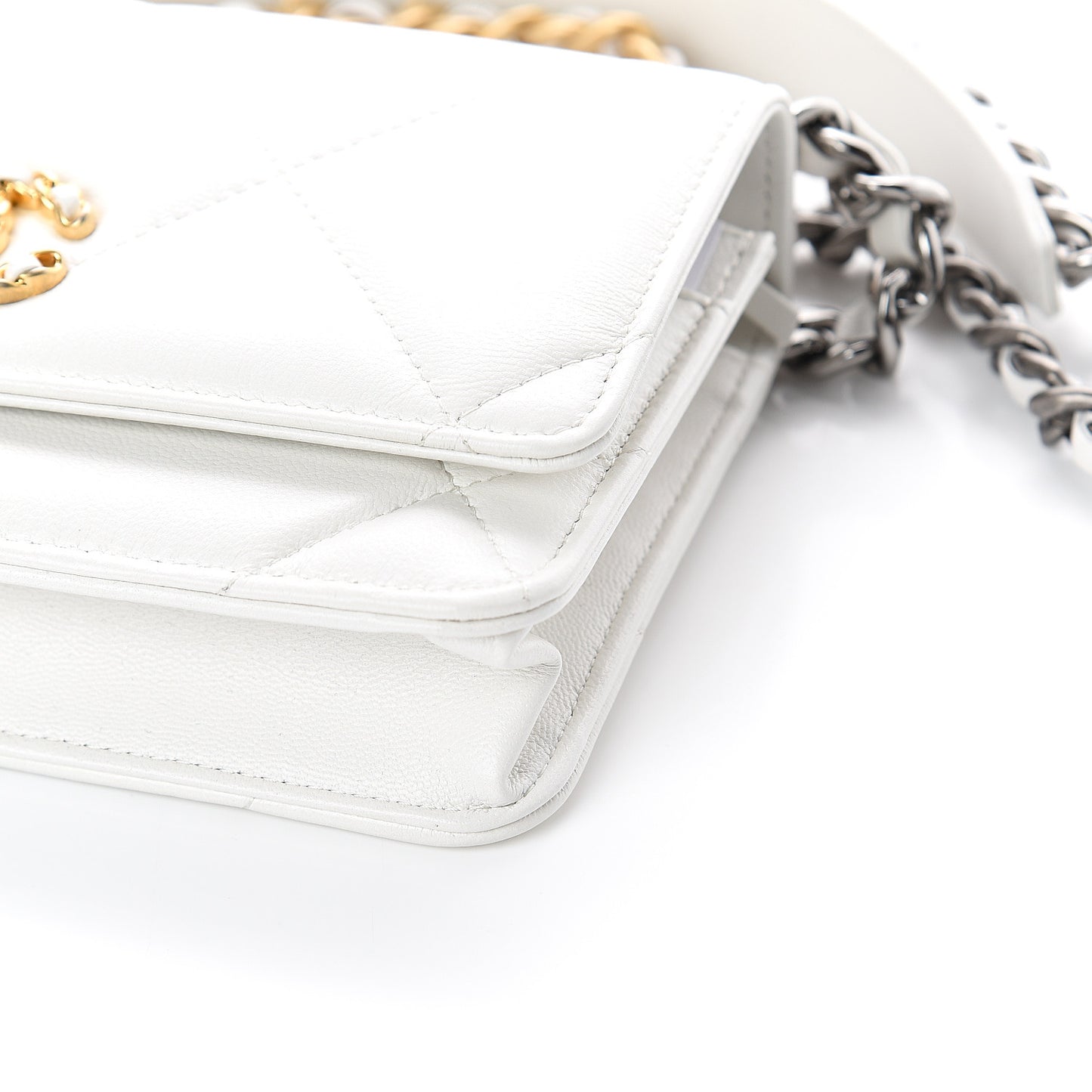 Goatskin Quilted 19 Wallet On Chain WOC White