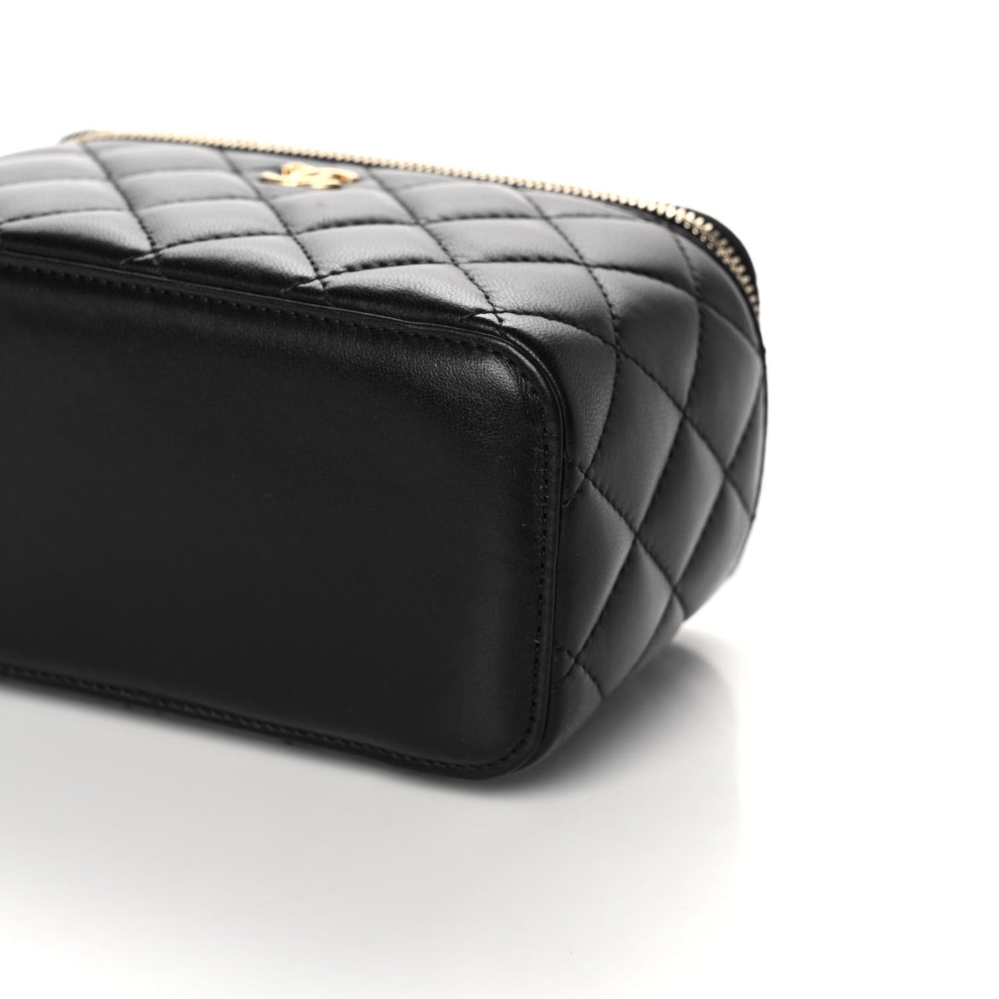 Lambskin Quilted Small Pearl Crush Vanity Case With Chain Black