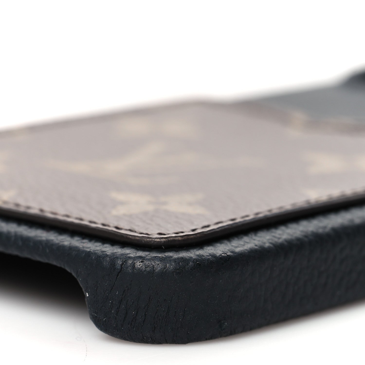 Louis Vuitton Monogram Pallas iPhone 14 Pro Max Bumper Black 1215269 –  FASHIONPHILE