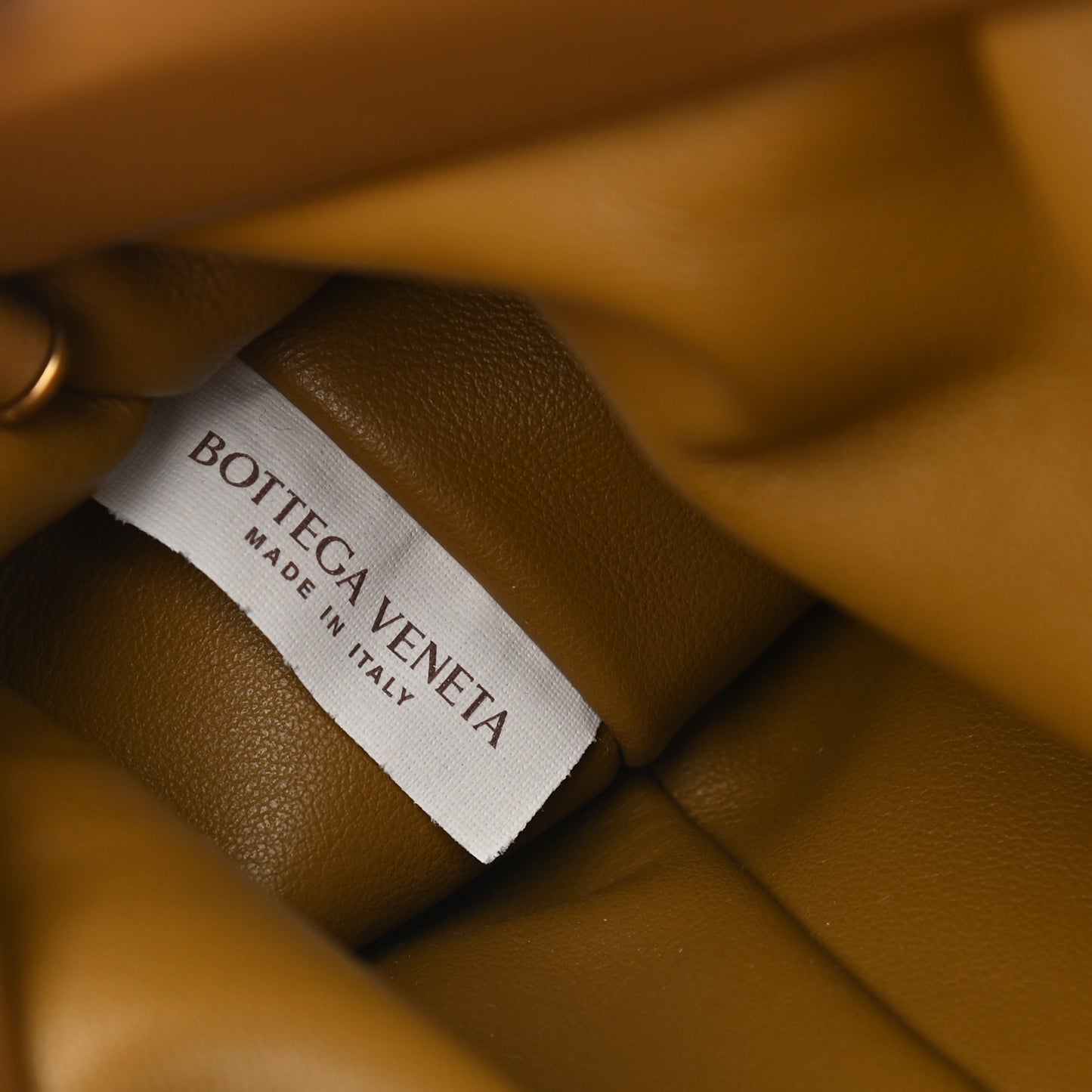 Calfskin The Pouch Chain Cammello